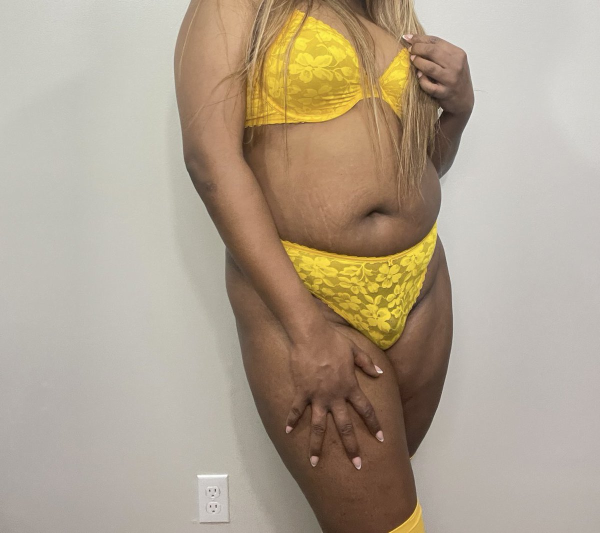 tsniamilan's tweet photo. Confidence is the best outfit, but this lingerie comes close. 🔥 #FeelGoodLookGood #Unforgettable https://t.co/sCqKKQCGg1