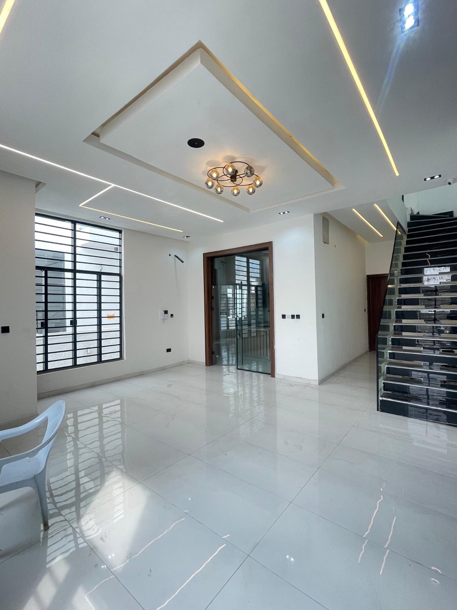 titanequityltd's tweet photo. 4-Bedroom Semi-Detached Duplex | Ikota | ₦170M

  Experience luxury living in this beautifully finished 4-bedroom semi-detached duplex located in the heart of Ikota.
📍 Location: Ikota
💰 Price: ₦170M

Property Features:
✅ All rooms ensuite https://t.co/krsmrWT2SF