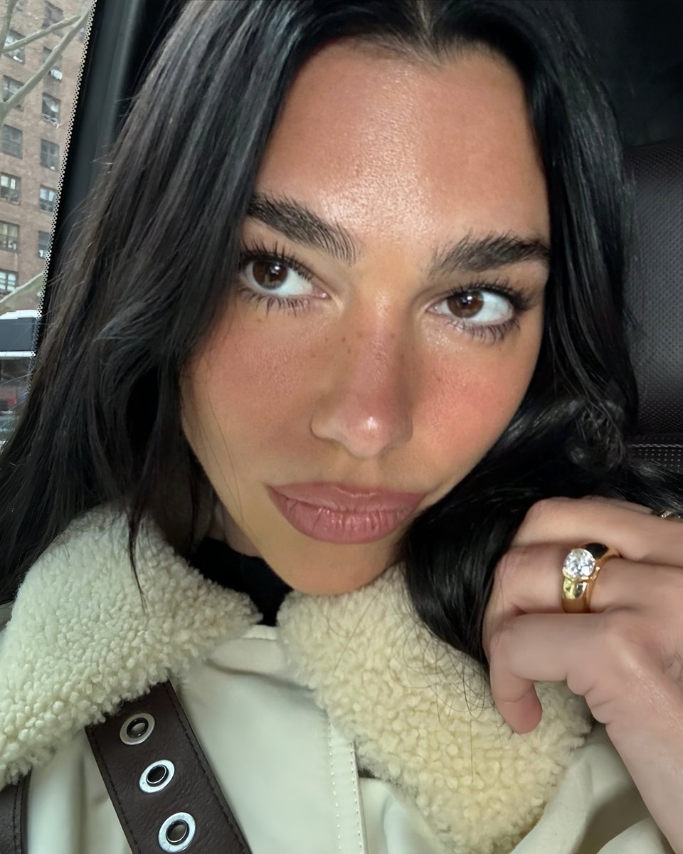 addictionlipa's tweet photo. obsessed with dua lipa's facecard https://t.co/FSsMyyWxKx