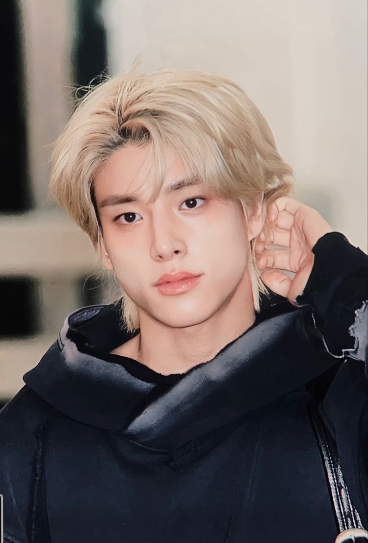 hoonjbol's tweet photo. we still talk about u https://t.co/j0CIRvmhG1