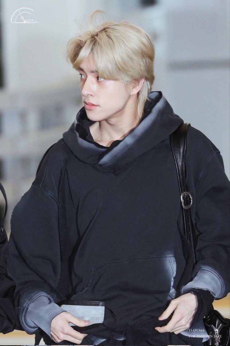hoonjbol's tweet photo. we still talk about u https://t.co/j0CIRvmhG1