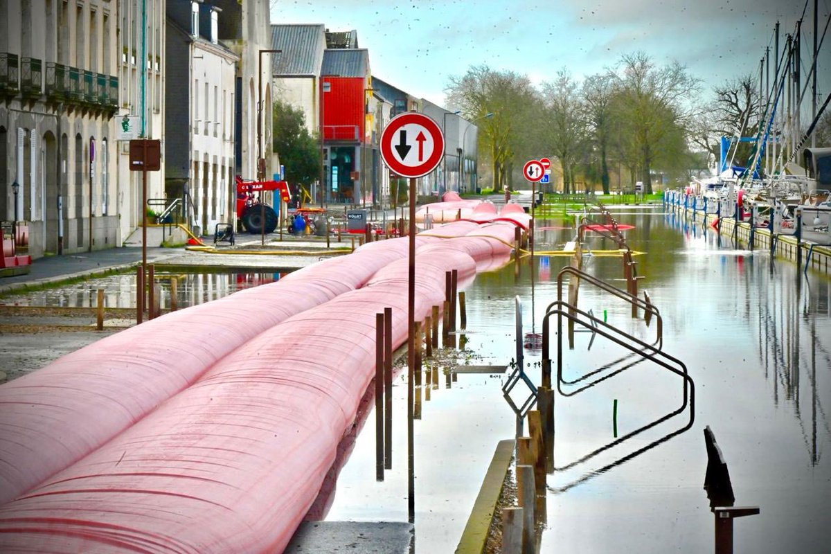 DG_SecCivile's tweet image. Face aux #crues historiques qui touchent l’Ouest de la France, j’ai accompagné le ministre de l&apos;Intérieur @BrunoRetailleau, la ministre de la Transition écologique, de la Biodiversité, de la Forêt, de la Mer et de la Pêche @AgnesRunacher et la ministre déléguée chargée de la…