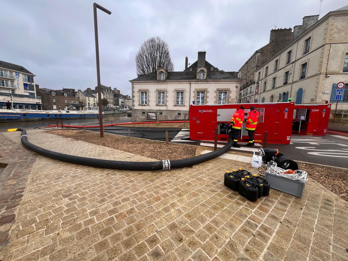 Julien Marion - DGSCGC (@dg_seccivile) on Twitter photo Face aux #crues historiques qui touchent l’Ouest de la France, j’ai accompagné le ministre de l'Intérieur <a href="/BrunoRetailleau/">Bruno Retailleau</a>, la ministre de la Transition écologique, de la Biodiversité, de la Forêt, de la Mer et de la Pêche <a href="/AgnesRunacher/">Agnès Pannier-Runacher 🇫🇷🇪🇺</a> et la ministre déléguée chargée de la Face aux #crues historiques qui touchent l’Ouest de la France, j’ai accompagné le ministre de l'Intérieur <a href="/BrunoRetailleau/">Bruno Retailleau</a>, la ministre de la Transition écologique, de la Biodiversité, de la Forêt, de la Mer et de la Pêche <a href="/AgnesRunacher/">Agnès Pannier-Runacher 🇫🇷🇪🇺</a> et la ministre déléguée chargée de la