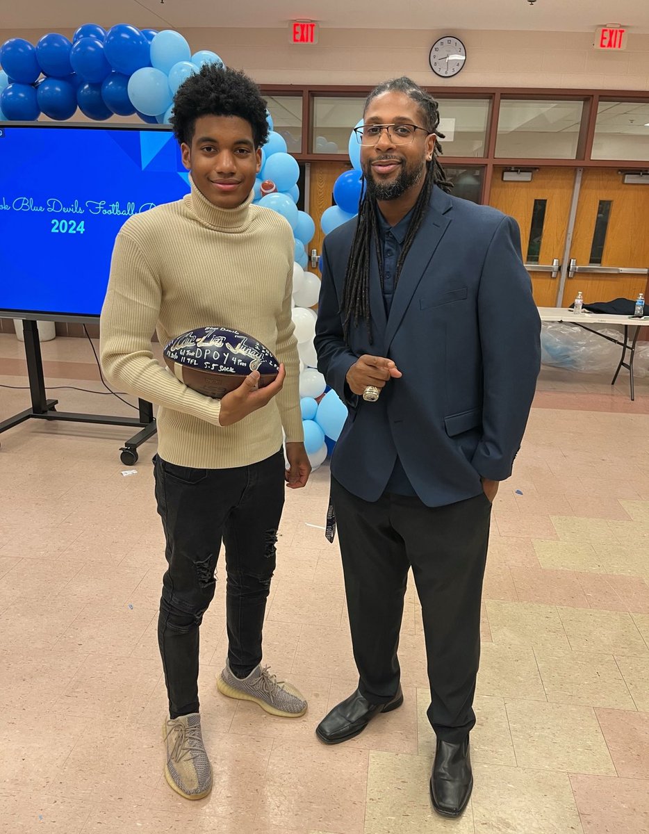 Congratulations <a href="/4k_Z1on/">Alue-Zion Turay</a> ! DPOY 🙏🏾💙