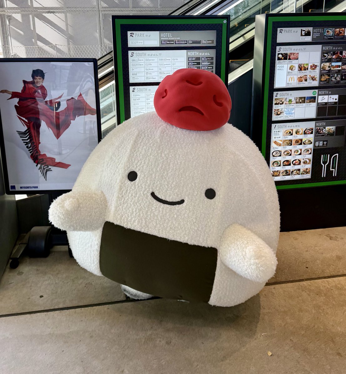Norionigiri, a giant sentient rice ball, appeared today at Norionigiriyasan onigiri takeout shop in Shibuya.