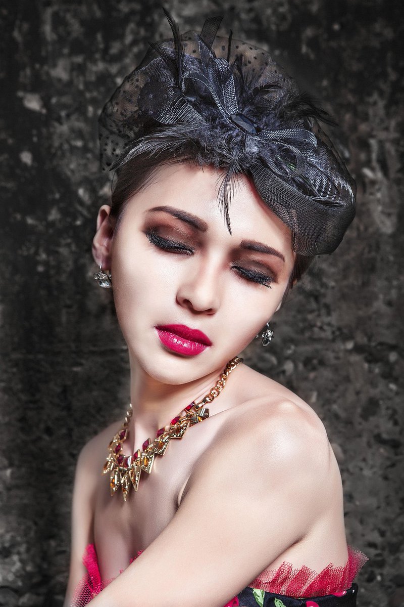 StyleSphere_1's tweet photo. Accessories can make or break an outfit. Choose wisely and let your personality shine! 💎 #Accessorize https://t.co/Q8cSgvD1wp