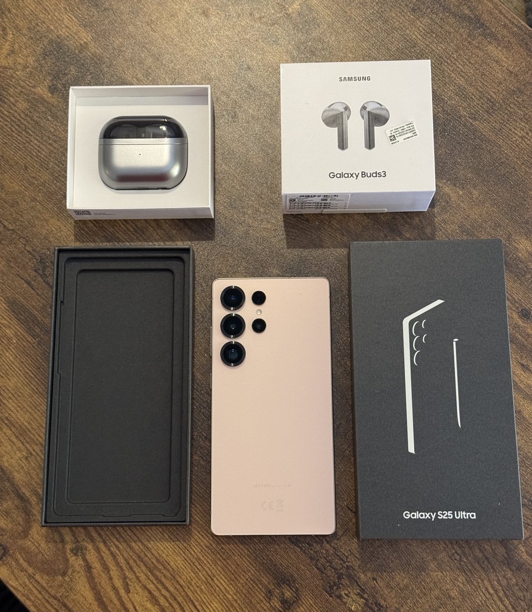 AnxiousHolly's tweet photo. pink gold S25 Ultra 💗 https://t.co/FxYml2F9t0