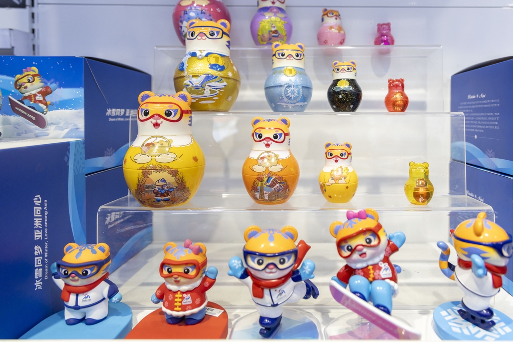IPRinCN's tweet photo. The China National Intellectual Property Administration (#CNIPA) has approved and registered 19 special symbols🎨for the 9th #AsianWinterGames #Harbin2025, including the emblem and mascots🐾, to ensure comprehensive #IPprotection for the event.🚀A fast-track review process for patent applications has been set up, already granting six #designpatents.🏆❄️#IPRinAsianWinterGames