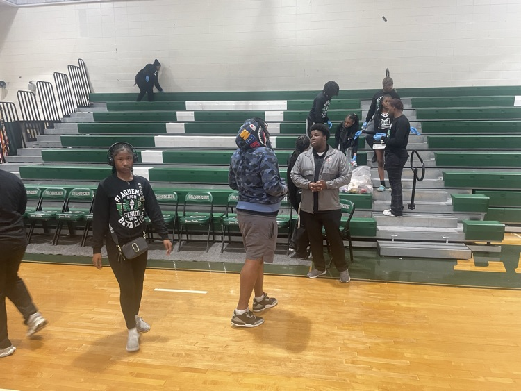 wbrpanthers's tweet photo. 🏀 Packed gym last night. Great win for the girls, tough loss for guys. Waiting for gym to clear after the game, it was impressive to watch PHS Beta students clean the bleachers.
Kudos to those students &amp; their sponsor 👏👏👏 https://t.co/ubgo7UEbqO