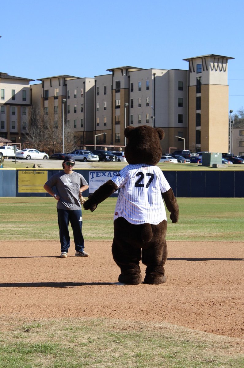 UDallasBaseball's tweet photo. Nothing kicks off groundhog weekend like a home run!

#SwordsUp #UDbaseball #DefendTheTower https://t.co/EtE2pIQvWu