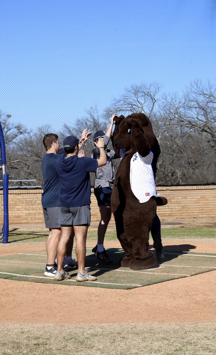 Nothing kicks off groundhog weekend like a home run!

#SwordsUp #UDbaseball #DefendTheTower