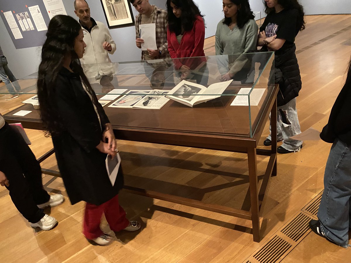 JennaGLit's tweet photo. Had a great time with @MeadowcreekHigh students on our field trip to the @HighMuseumofArt to see O’Keeffe’s NYC works. We’re building those visual analysis skills 😀 https://t.co/zdO7qupMWz