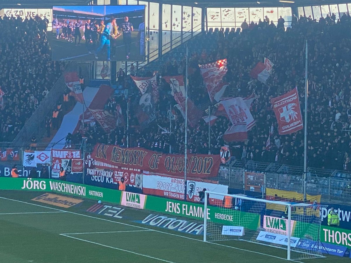 In the memory of 01/02/2012 
كعادة مجموعات الأولتراس الخاصة بنادي فرايبورج الألماني، تم احياء ذكرى مذبحة بورسعيد قبل ماتش بوخوم في الدوري الألماني انهاردة في وجود راية عمرو فهمي الله يرحمه 🔴⚪️