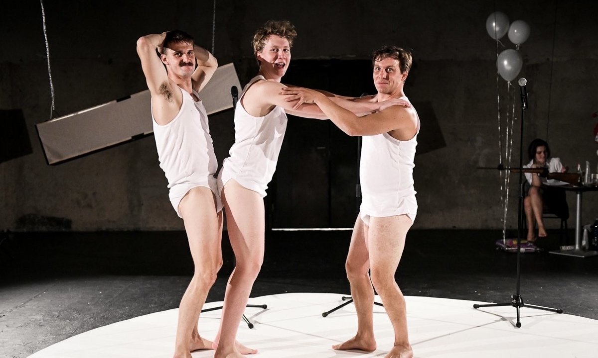 🟥 Přesně za týden startuje cyklus Beseda X! 🎭

🔥 Začínáme inscenací Jak se dělá divadlo v podání Divadla MASO! Kryštof Bartoš, Dan Kranich a Vojtěch Vodochodský. Nekorektní humor a provokativní reinterpretace Čapka.

🔗 Více info: klicperovodivadlo.cz/news/cyklus-be…