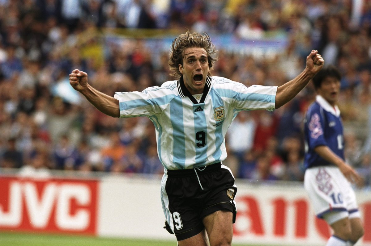 Gabriel Batistuta 🇦🇷 cumple 56 años. Delantero de raza. Sinónimo de gol. Mentalidad ganadora. Símbolo de la Selección Argentina.

🏆🏆Copa América
🏆Copa Confederaciones
🏆Copa Artemio Franchi (hoy Finalíssima)
🏆Serie A 🇮🇹
🏆🏆Supercopa 🇮🇹
🏆Copa Italia 🇮🇹
🏆1ª División 🇦🇷
