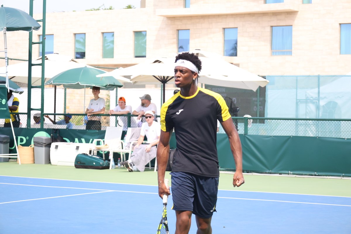 Coupe Davis 2025 : le #Bénin remporte le second match de la journée

Patrick Agbo Panzo domine son adversaire en deux sets (6-3; 6-2)

Ici s'achèvent les deux matches du jour. Les deux équipes sont à égalité (1-1).

Rendez-vous demain pour la suite des playoffs.
#DenisCup #Wasexo