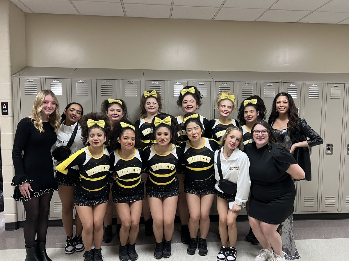Our cheerleaders are ready for the #IHSASectional. Go #Hornets. They take the mat at approx 9:56.