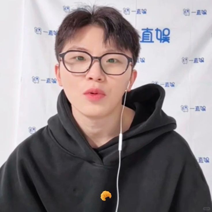 hourly woozi tweet media