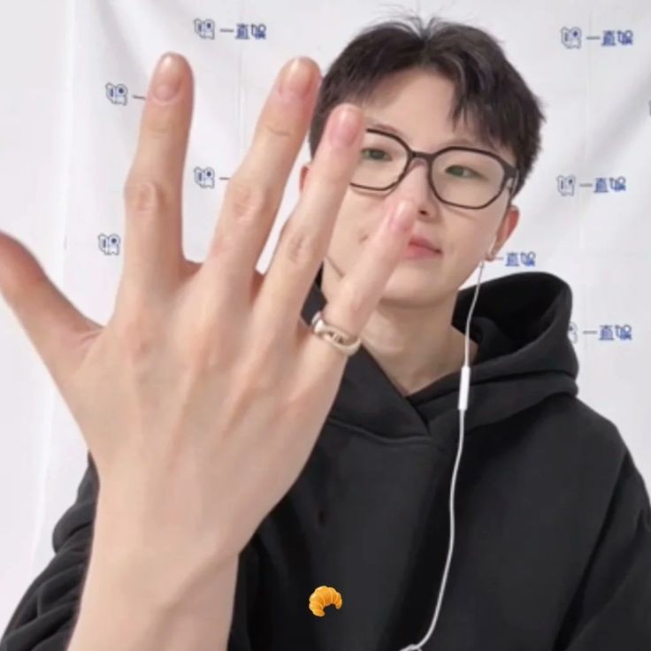 hourly woozi tweet media