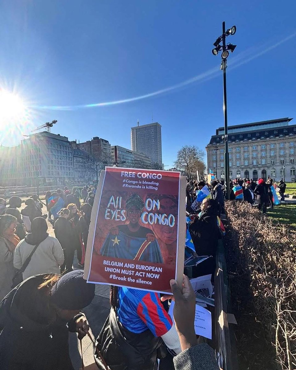 DEfumo3359's tweet photo. À Paris tout comme à Bruxelles, plusieurs Congolais ont manifesté ce samedi contre l'agression Rwandais que subit la République Démocratique du Congo depuis bientôt 30 ans 

#goma #prionspourlardc #studio2kin https://t.co/uMqDtpue6R