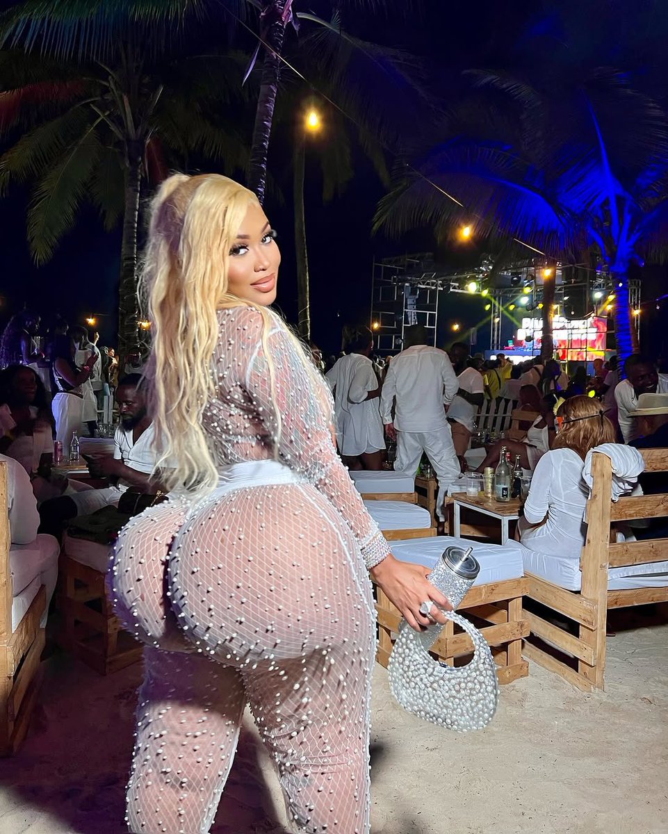 weallwanthertoo's tweet photo. IG: queenveebosset https://t.co/Gr2iGWuvb3