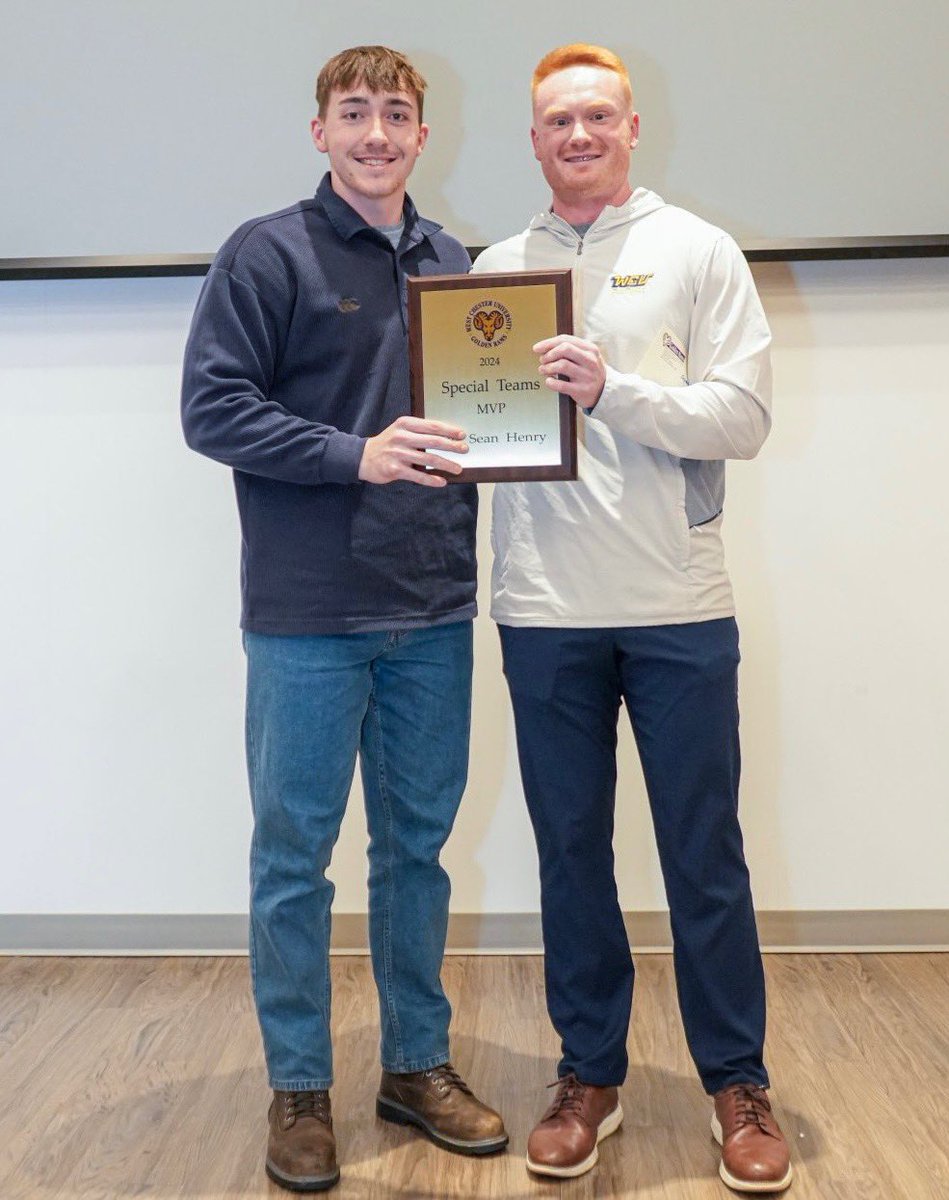 Brendan Paulison (Class of 2019) presented the Special Teams MVP award to senior Kicker Sean Henry.