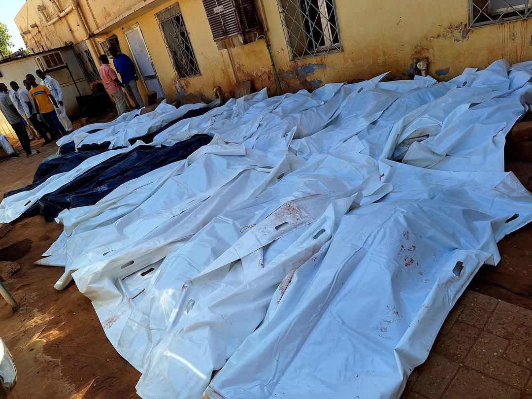 KhartoumErr's tweet photo. 🔴 تعرضت منطقة سوق صابرين لقصف مدفعي عنيف، مما أسفر عن وفاة 61 شخصًا على الأقل وإصابة أكثر من 100 آخرين، وفقًا للإحصائيات الأولية. نظرًا للدمار الواسع وانهيار الخدمات الصحية في المنطقة، تم تحويل جميع المصابين إلى مستشفى النو، وهو المرفق الطبي الوحيد الذي لا يزال يعمل في …1 https://t.co/So09sJvamS