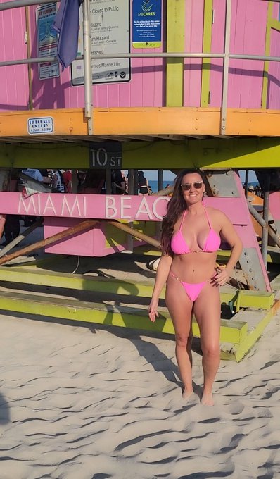 Watch FitLakeMomma 🦋 6️⃣7️⃣K's leaked NSFW photo on TwXstars