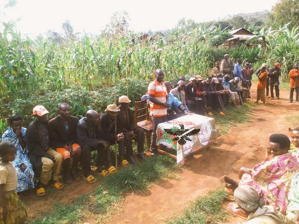 Cndd_FddMwaro's tweet photo. Ubuserukizi bw'umugambwe @CnddFdd muri zone #Rorero,bwaragendeye abagumyabanga bo mu gacimbiri mashunzi ku mutumba #Mashunzi mu ntumbero yo kubandanya bitegurira amatora yimirije. https://t.co/qT5vWDBX11