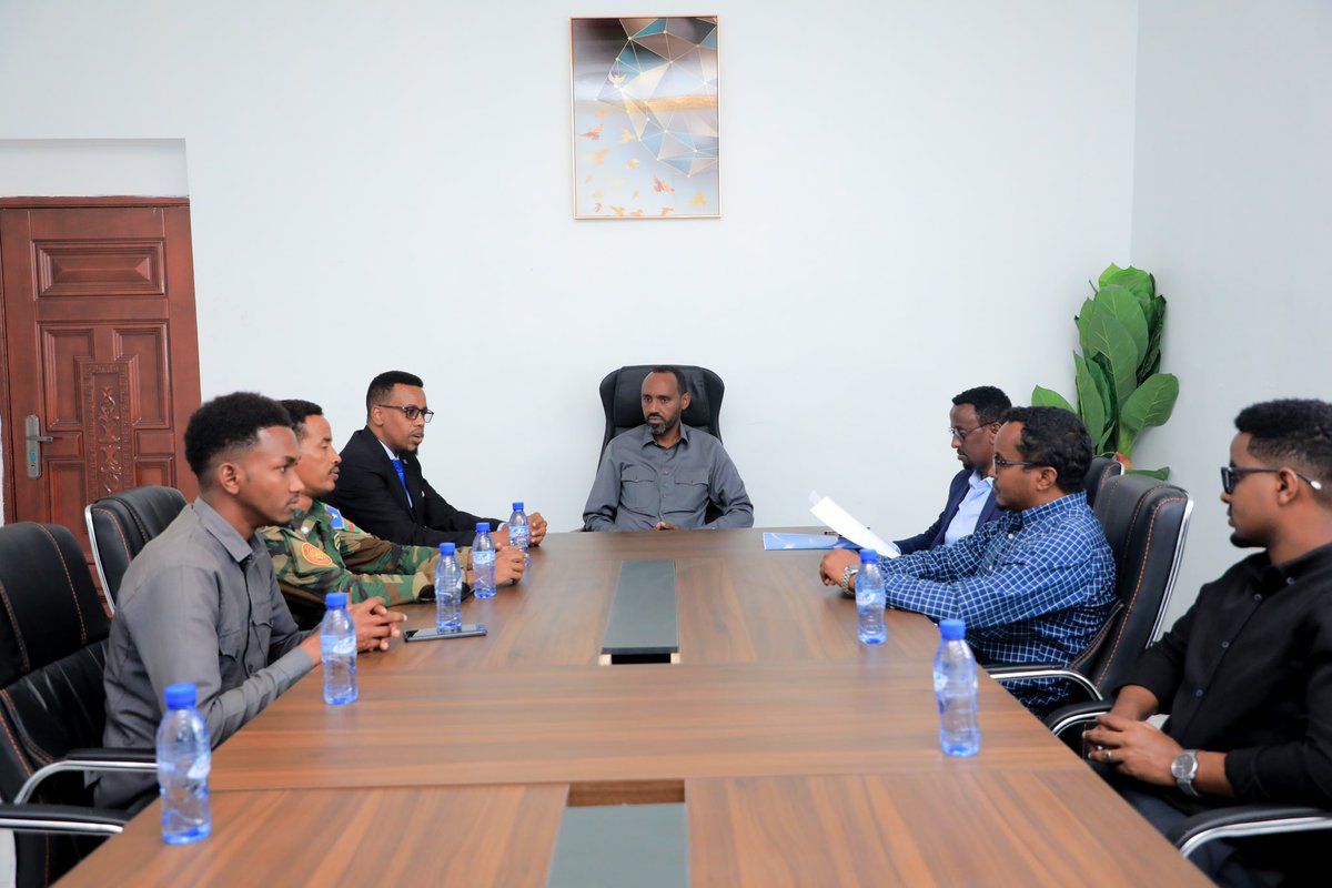 NIRA Somalia (@nirasomalia) on Twitter photo Maareeye Ku-xigeenka Hay’adda Aqoonsiga iyo Diiwaangelinta Qaranka (NIRA), <a href="/Abdirahman_Euro/">Abdirahman Said</a>, oo uu weheliyo Guddoomiyaha Degmada Deyniile, Mudane Cumar Maxamuud, ayaa si rasmi ah maanta xarigga uga jaray Xarunta Cusub ee Hay'adda NIRA ku yeelanayso Degmada Deyniile.
#Somalia Maareeye Ku-xigeenka Hay’adda Aqoonsiga iyo Diiwaangelinta Qaranka (NIRA), <a href="/Abdirahman_Euro/">Abdirahman Said</a>, oo uu weheliyo Guddoomiyaha Degmada Deyniile, Mudane Cumar Maxamuud, ayaa si rasmi ah maanta xarigga uga jaray Xarunta Cusub ee Hay'adda NIRA ku yeelanayso Degmada Deyniile.
#Somalia