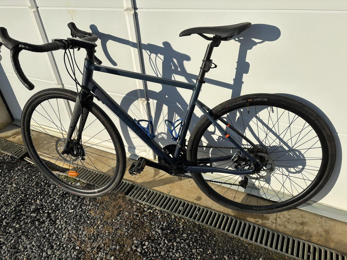 BADURAUX_j's tweet photo. #nettoyage et #graissage des deux roues aujourd’hui vu ma dernière sortie #vélo je ressemblais plus à un cycliste de #cyclocross 🙄 #boue! un petit coup de propre et de graissage sur la #MT09 #tracer au passage 🏍️ 🚲 https://t.co/MWhRhZXW6z