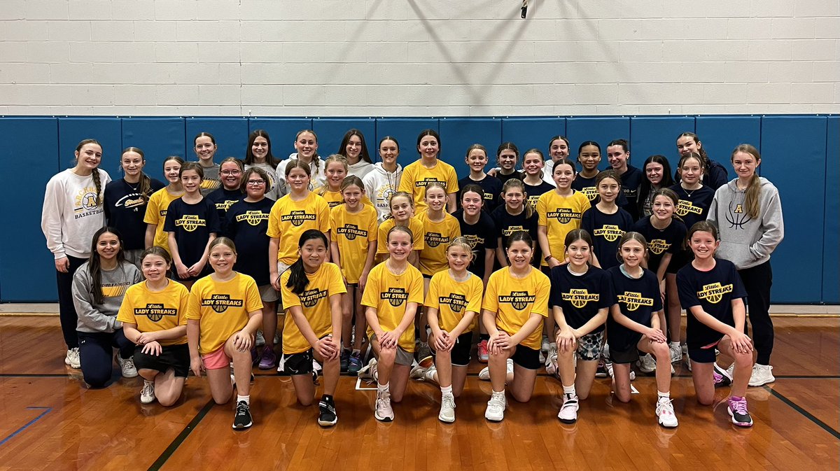 Another great morning of Little Lady Streaks basketball!🏀⚡️