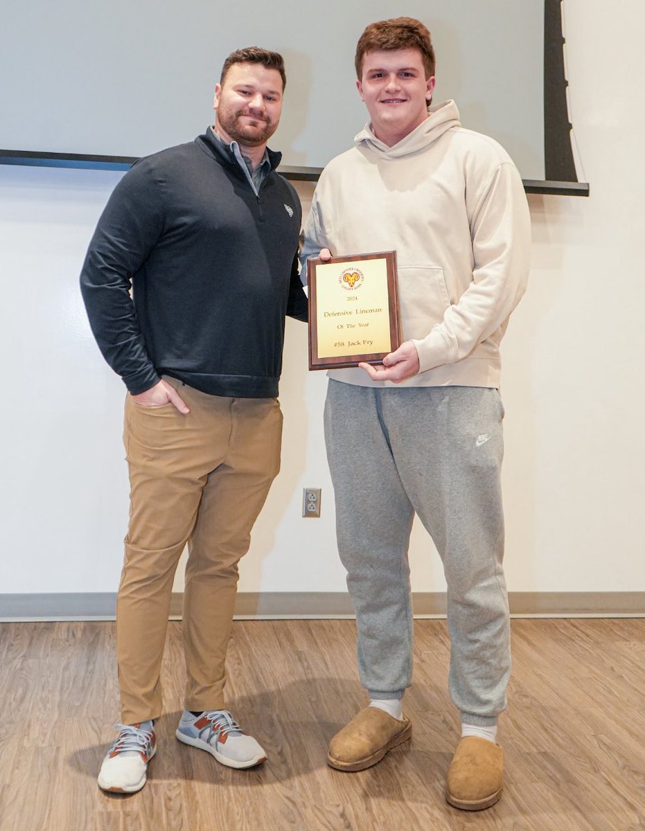 George Shipp (Class of 2018) presented the Defensive Lineman of the Year Award to Sophomore Jack Fry.