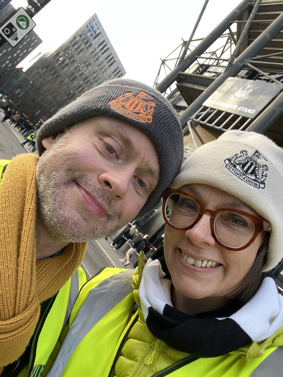 Great to be back at St James’ Park ahead of the match this afternoon collecting for <a href="/nufcfoodbank/">NUFC Fans Foodbank</a> <a href="/NCLFoodbank/">Newcastle Foodbank</a> #generousgeordies 🖤🤍🖤🤍🫶🙏