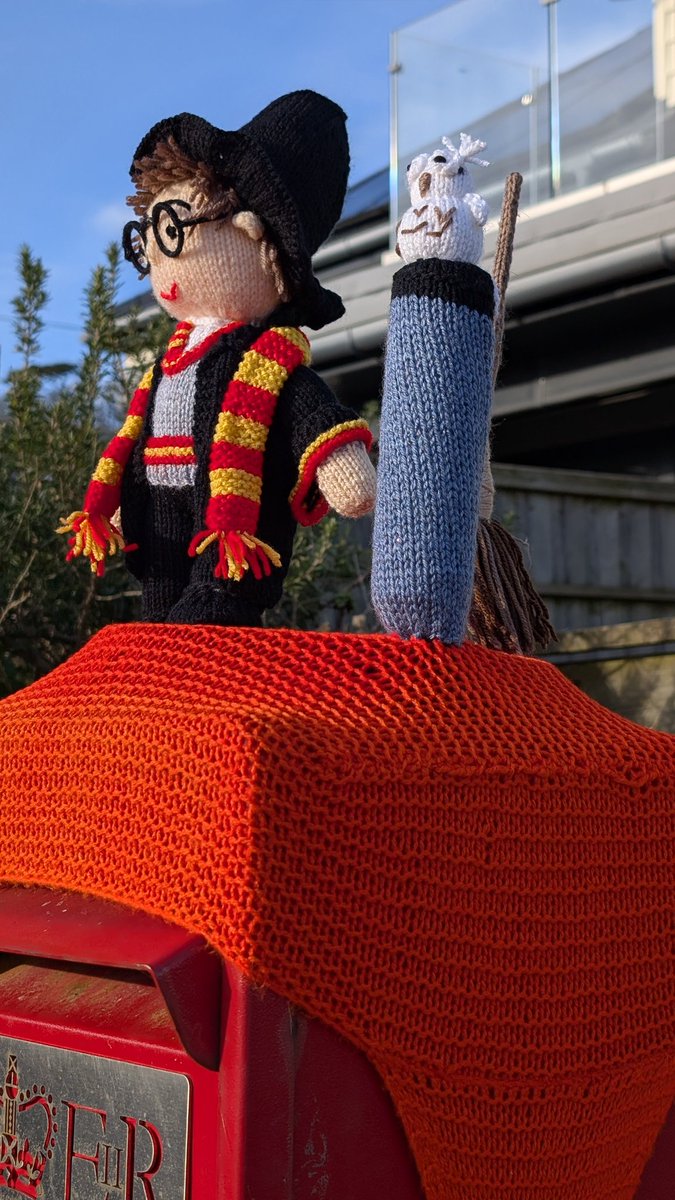 #PostboxSaturday
Simple postbox adorned with brilliantly knitted Harry Potter, broom and Hedgwig. Beesands, Devon.