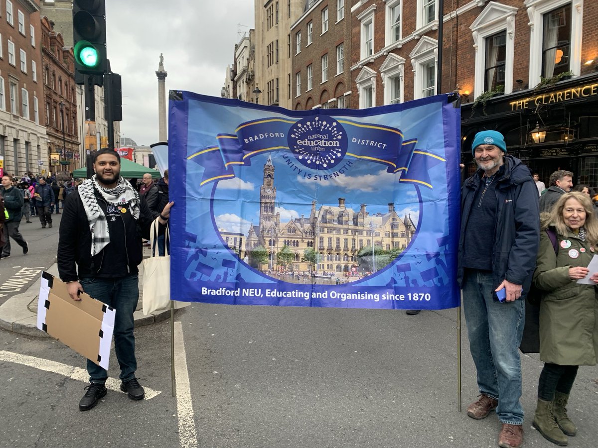 #sutr London today ⁦<a href="/NEUBradford/">NEU Bradford</a>⁩ ⁦<a href="/BradfordSUTR/">Bradford Stand Up To Racism</a>⁩ #educatorsagainstthefarright