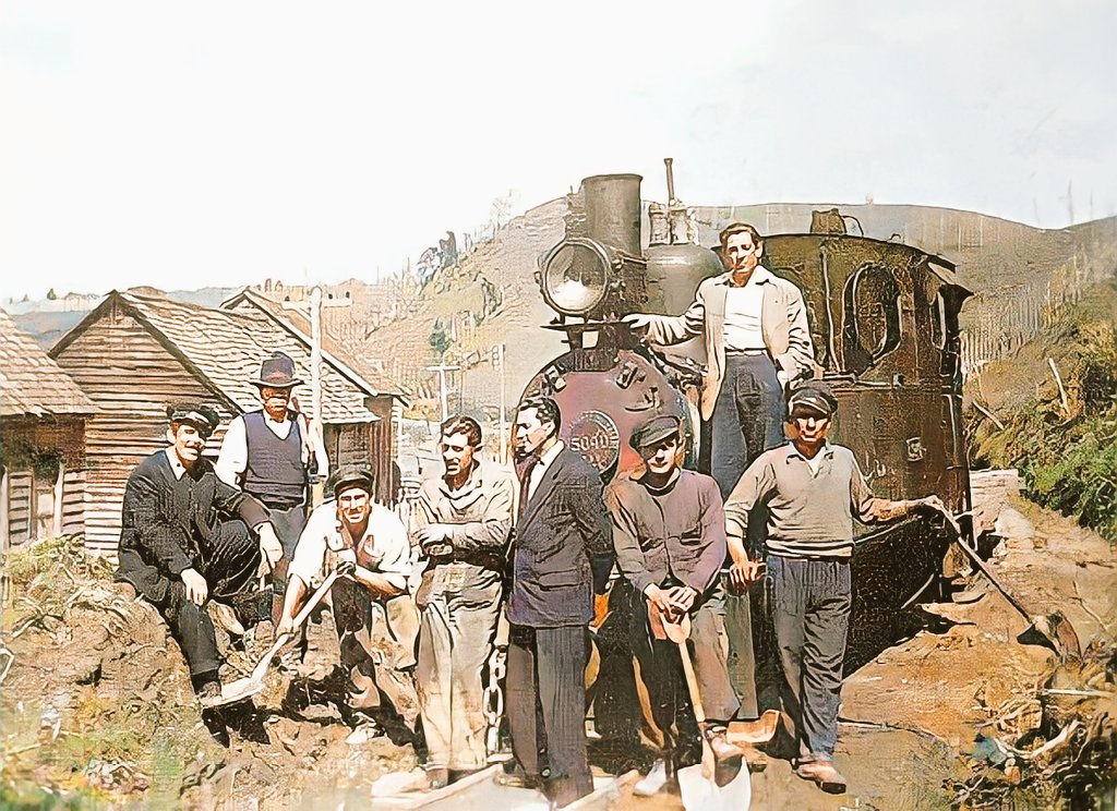 Fotografía del antiguo Ferrocarril que existió en #Chiloé "el Camahueto de hierro" entre #Castro y #Ancud 1912-1960