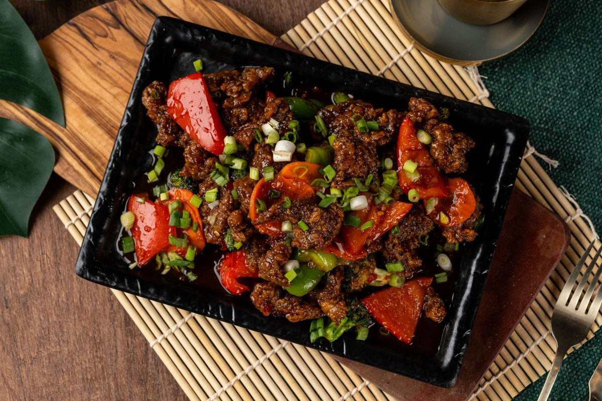 LiciousTO's tweet photo. 🍽️ From salmon poke bowls in Etobicoke to crispy chili stir-fry in Scarborough and jambalaya in North York, #LiciousTO restaurants are serving up delicious meals all over the city! 

Use the Winterlicious map to find a restaurant in your neighbourhood 👇! https://t.co/pGBUNHgHY6 https://t.co/kjOsvxHwdD