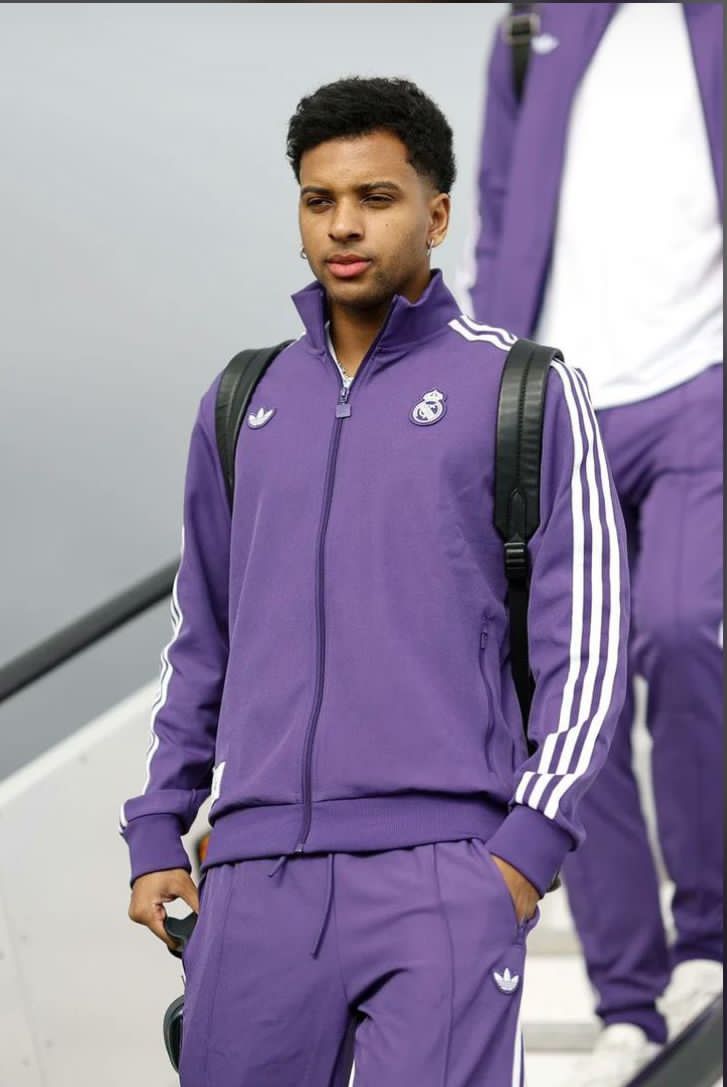 Qui vend sur la #tl221 cette tunique svp ?

#Rtapprecies #kebetu #Senegal