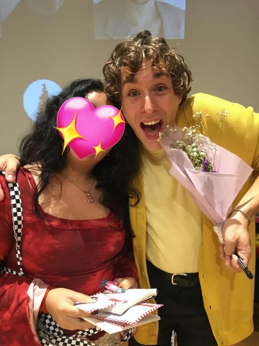 Me gustaría ir al último conversatorio de los chicos porque ellos me han acompañado en una etapa super importante de mi vida y me gustaría cerrar está bonita etapa junto a ellos, aparte de que no pude conocer a todos y me encantaría poder hacerlo💗