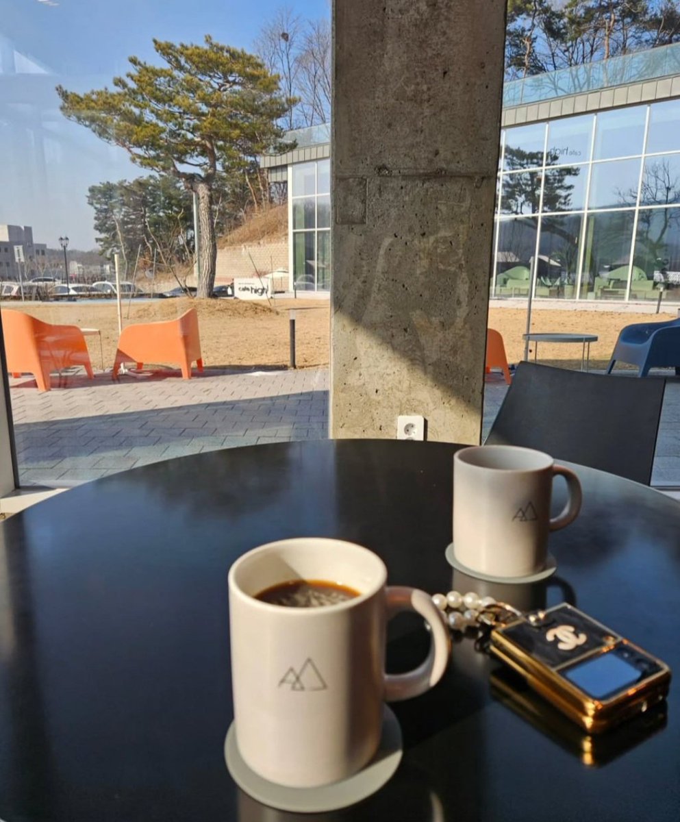 와이프랑 커피한잔하러 ••••