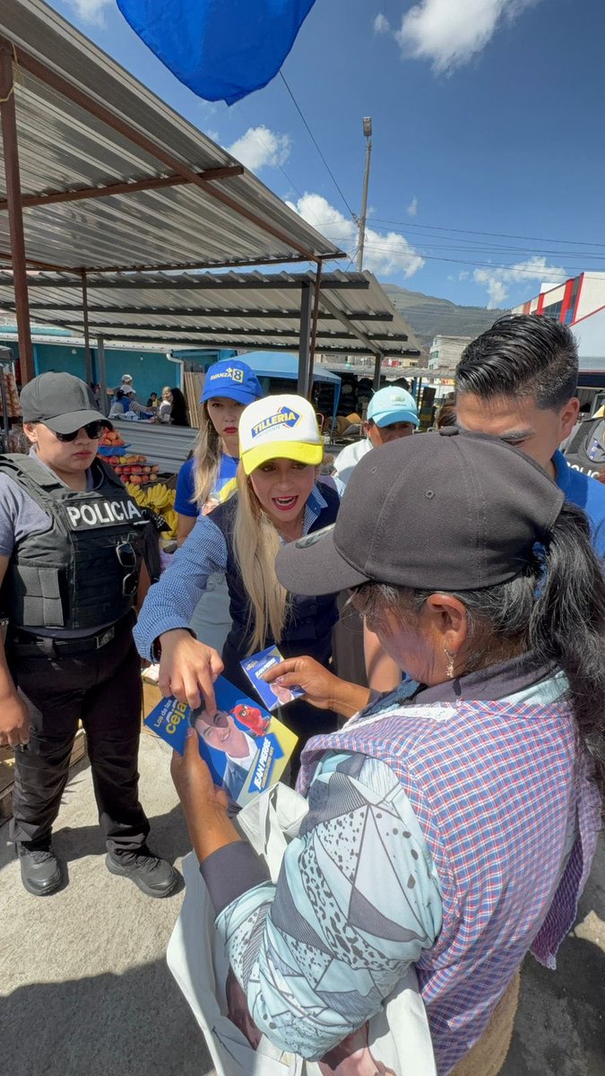 Me llena de mucha alegría compartir con nuestra gente de las ferias. Nuestro objetivo es acercar nuestras propuestas y escuchar sus demandas. #KarlaRoseroNoImprovisa #tilleriapresidente2025 #karlaroserovicepresidente #karlavice #reseteodelsistema