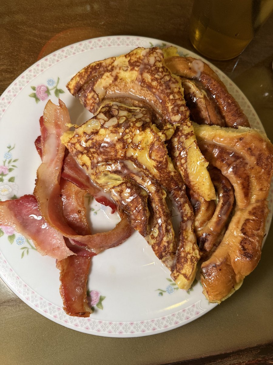 Starting the morning in <a href="/FargoMoorhead/">Fargo-Moorhead</a> with Cinnamon Roll French Toast, bacon, and a hot coffee at #margesdiner! Gotta keep myself fueled for a busy weekend ahead! #northofnormal