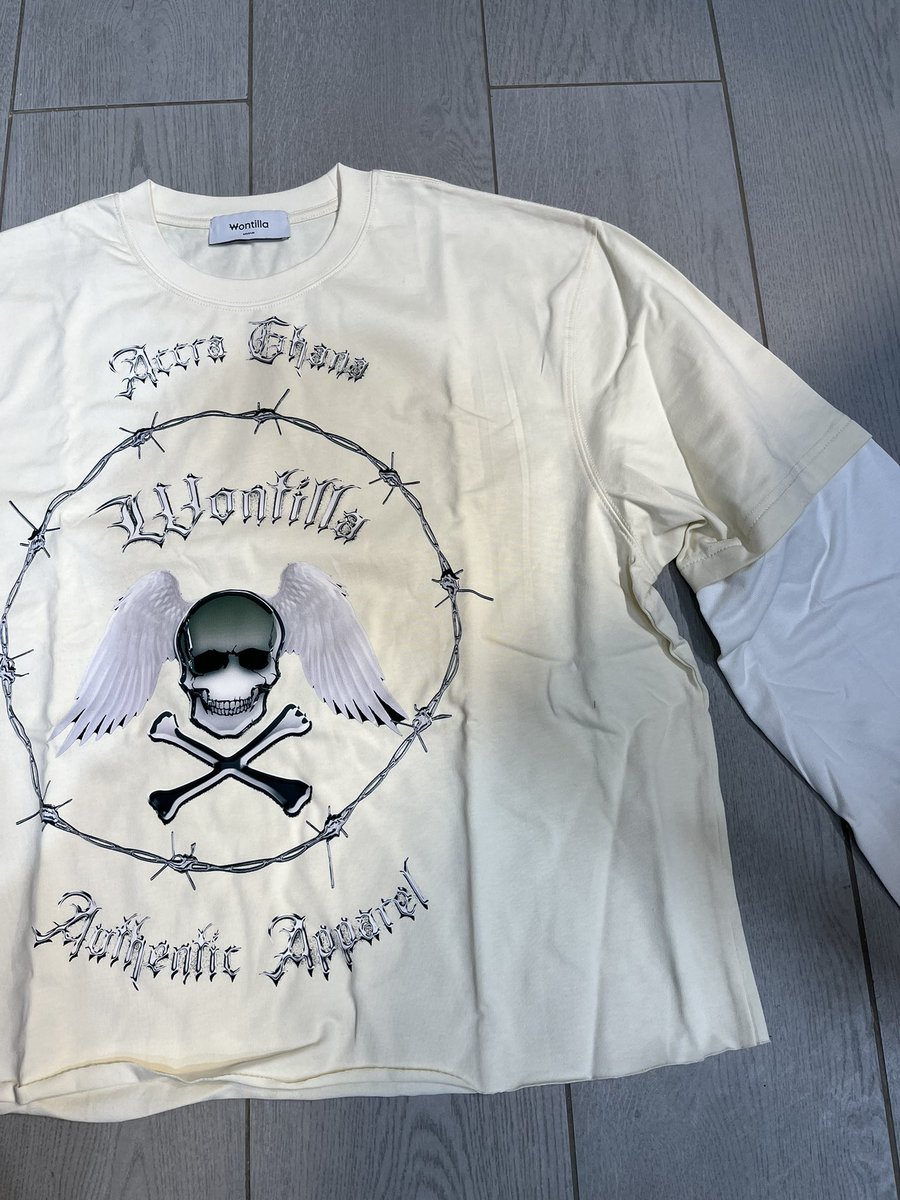 AsiomeD's tweet image. &quot;Fashion so fresh, even your closet is jealous. 🥯🍦✨#ThreadGoals #WardrobeWars&quot; Skully long sleeves