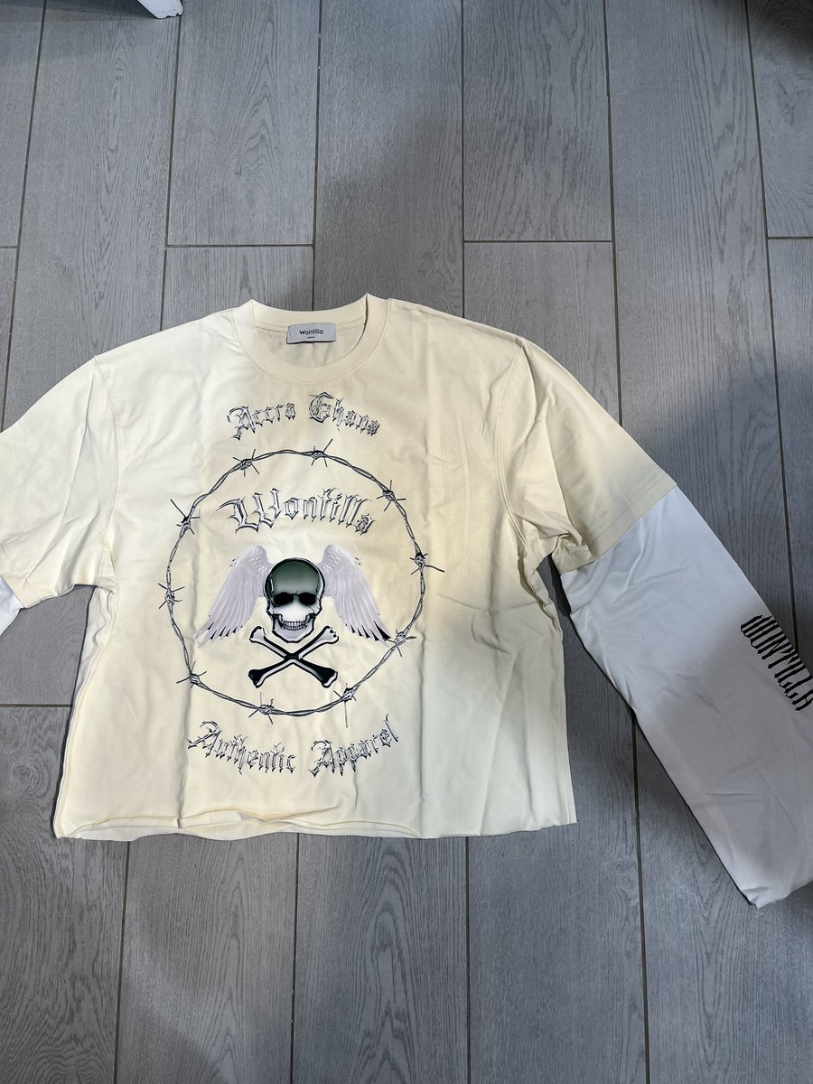 AsiomeD's tweet image. &quot;Fashion so fresh, even your closet is jealous. 🥯🍦✨#ThreadGoals #WardrobeWars&quot; Skully long sleeves