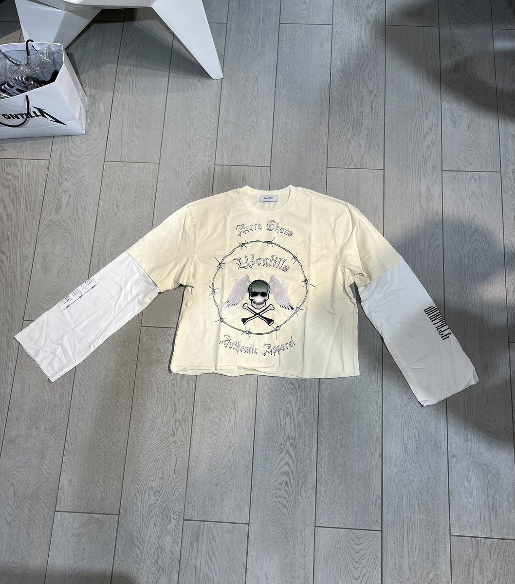 AsiomeD's tweet image. &quot;Fashion so fresh, even your closet is jealous. 🥯🍦✨#ThreadGoals #WardrobeWars&quot; Skully long sleeves