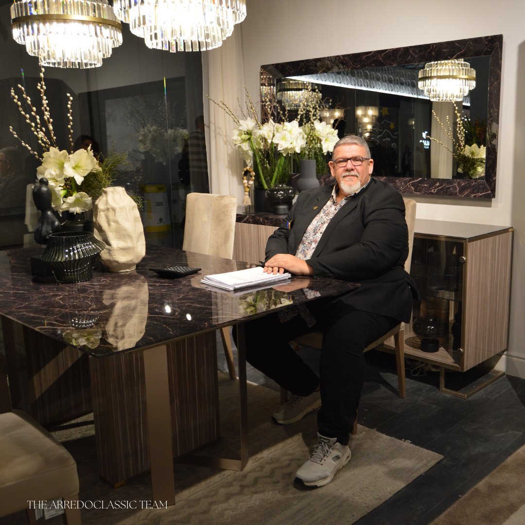 Arredoclassic's tweet photo. Questions about our Italian furniture? Our dedicated customer service team is just a message away! 🇮🇹💬 #LuxuryCustomerCare #MadeInItaly #FurnitureHelp https://t.co/J20d1scoHy
