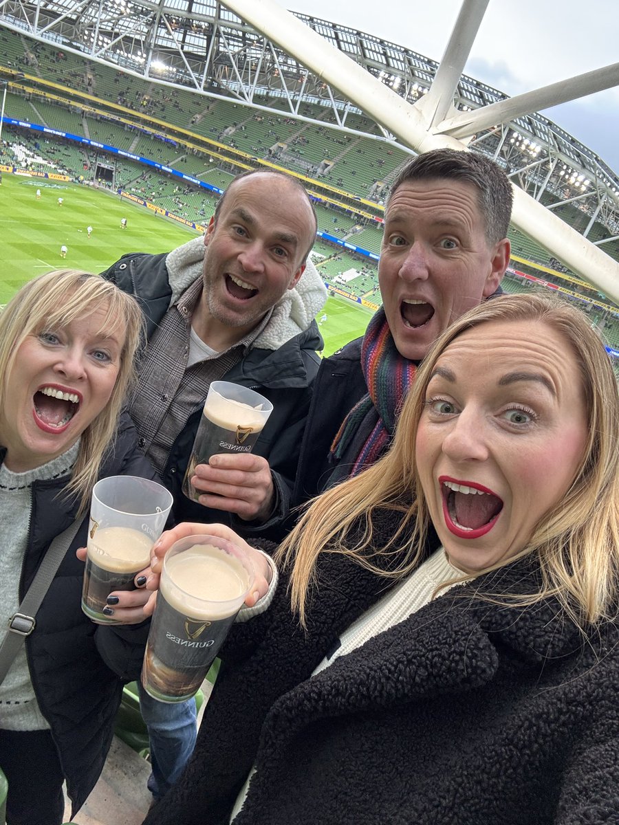 sarahmorris_'s tweet photo. #SHOULDERTOSHOULDER https://t.co/4SzQOWCdPb