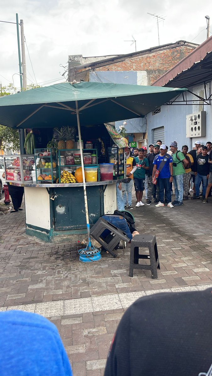 EmergenciasEc's tweet photo. Urgente!
Se reporta sicariato en estos momentos, en Ayacucho e Ismael Pérez Pazmiño. https://t.co/IR4SAEW4ry