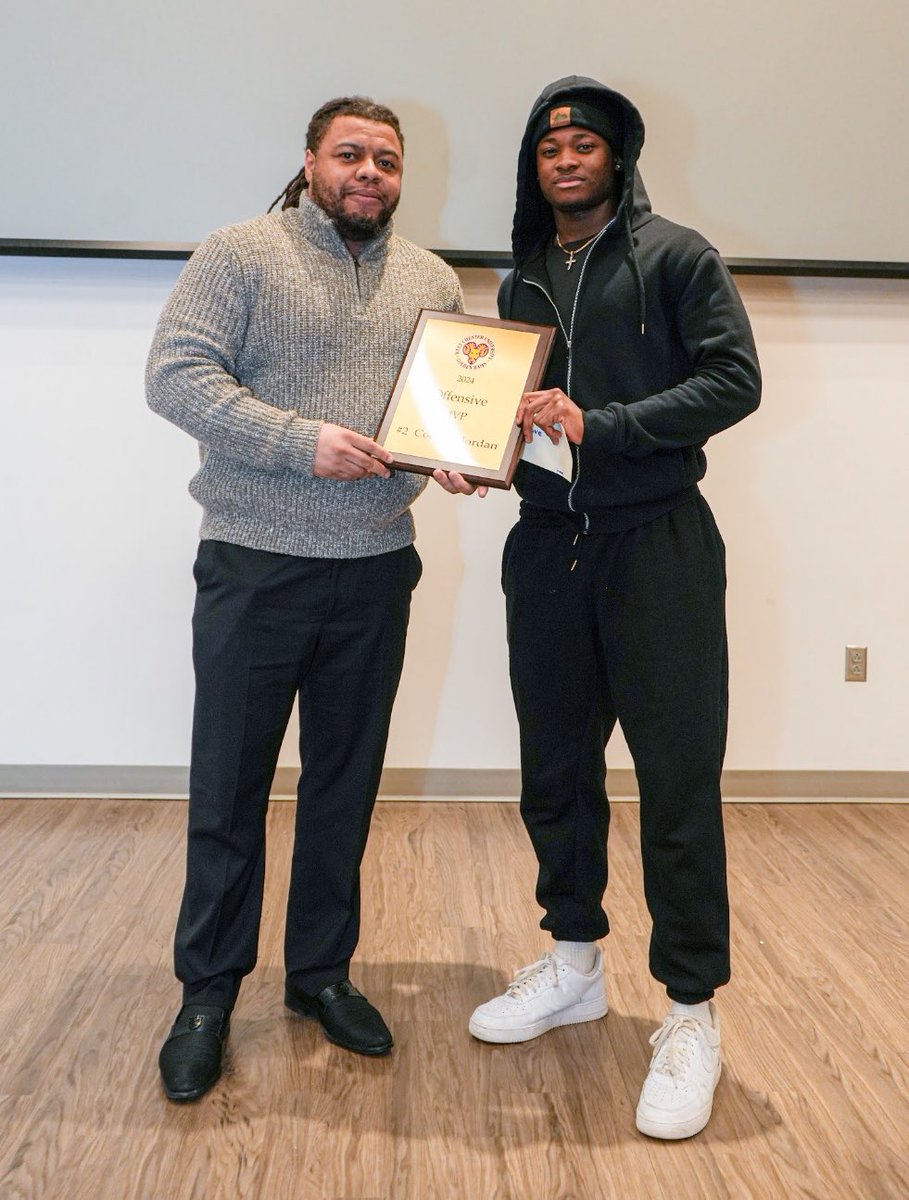 Rondell White (Class of 2013) presented Junior QB Cooper Jordan with the Offensive MVP Award.